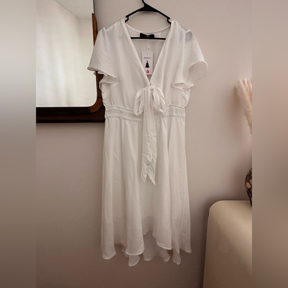 NWT white faux wrap flutter sleeve dress - Picture 2 of 6